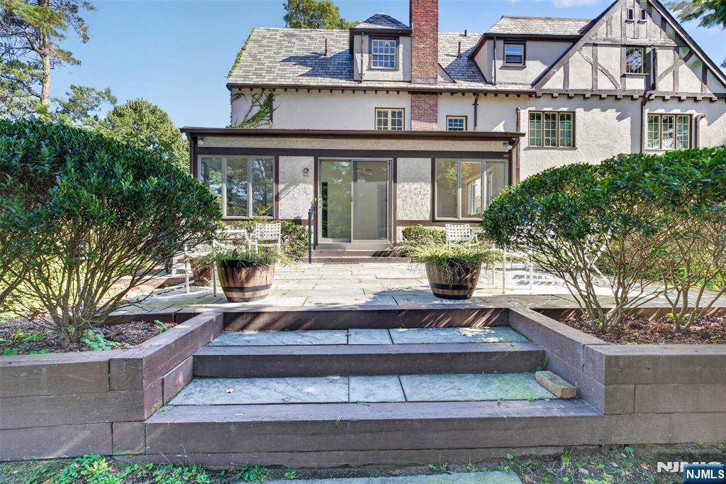 45 Dwight Place 8 - Photo 3