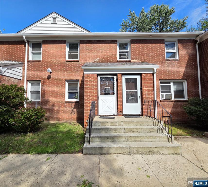 140 Van Houten Avenue 8B - Photo 1