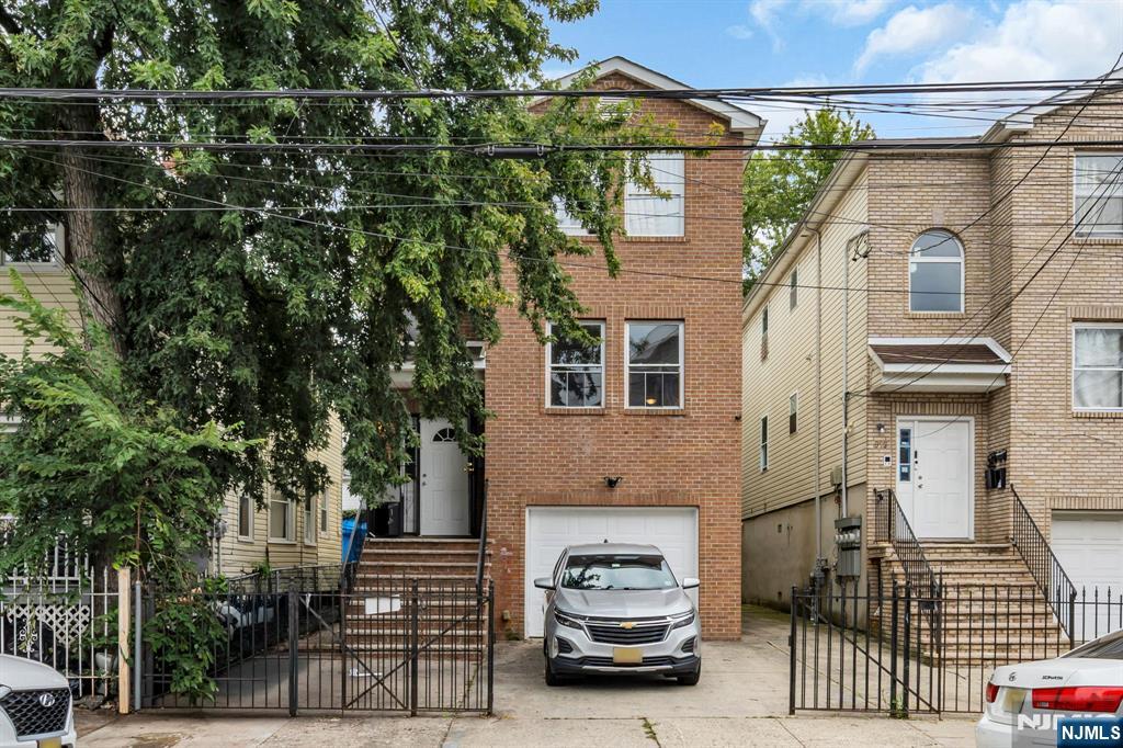 914 18th Street - Photo 1
