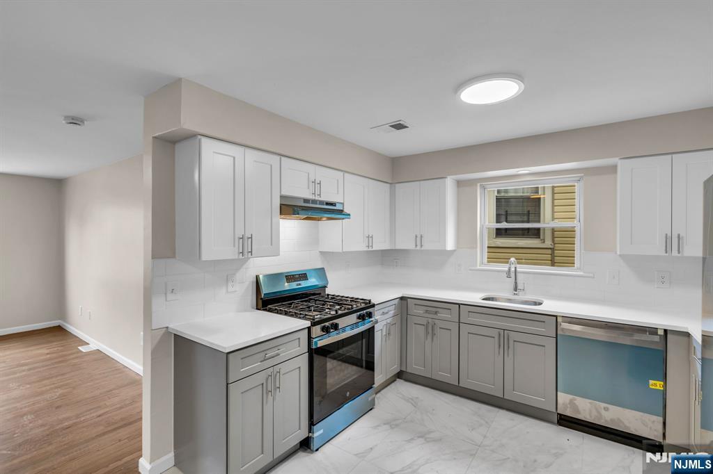 914 18th Street - Photo 2