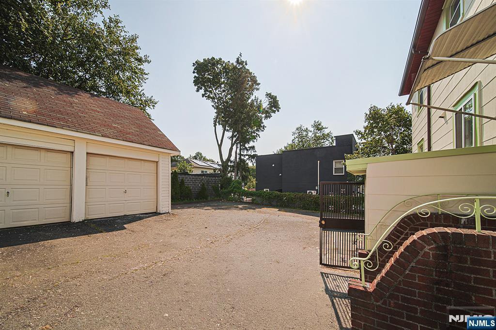 334 Broad Avenue 1st Fl - Photo 4