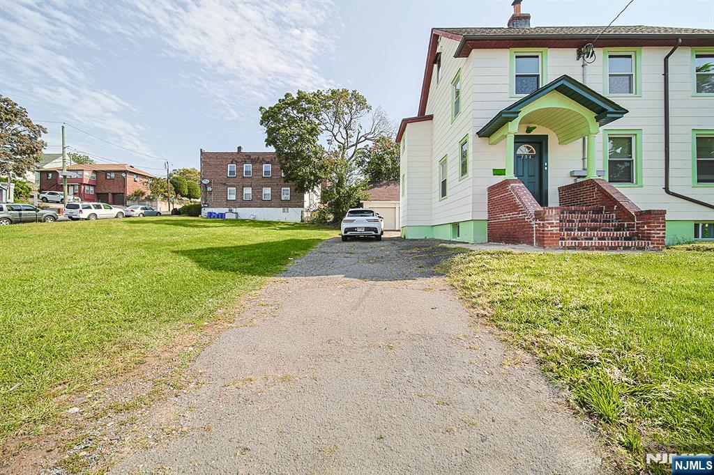 334 Broad Avenue 2nd Fl - Photo 3