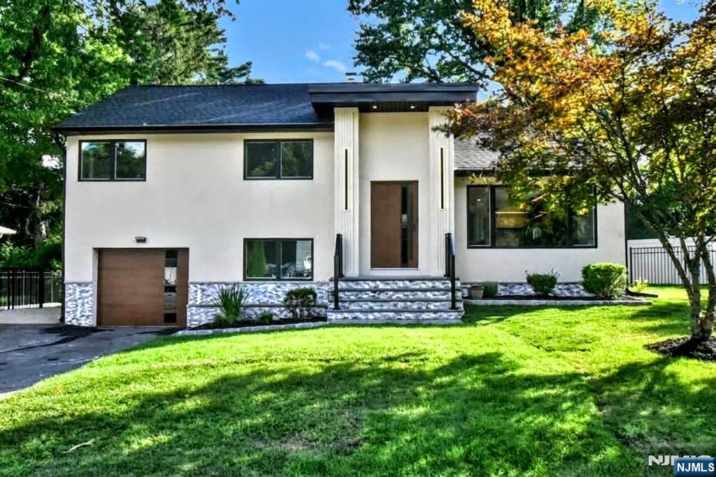 38-28 Brookside Avenue - Photo 1