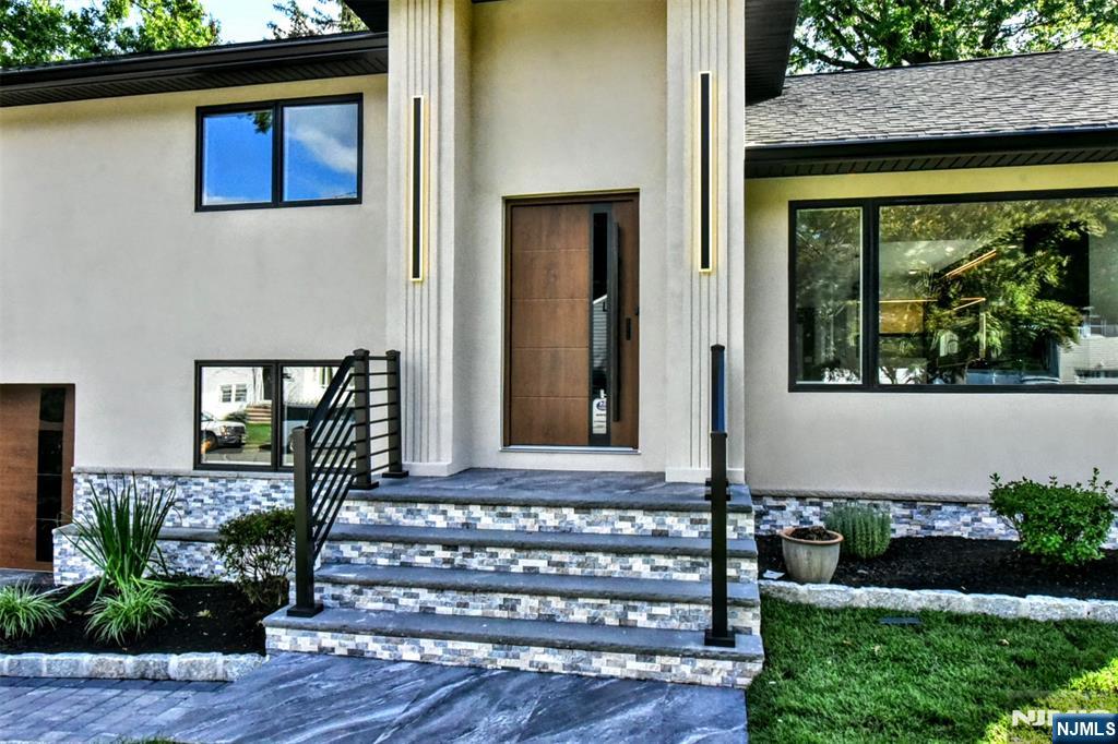38-28 Brookside Avenue - Photo 2