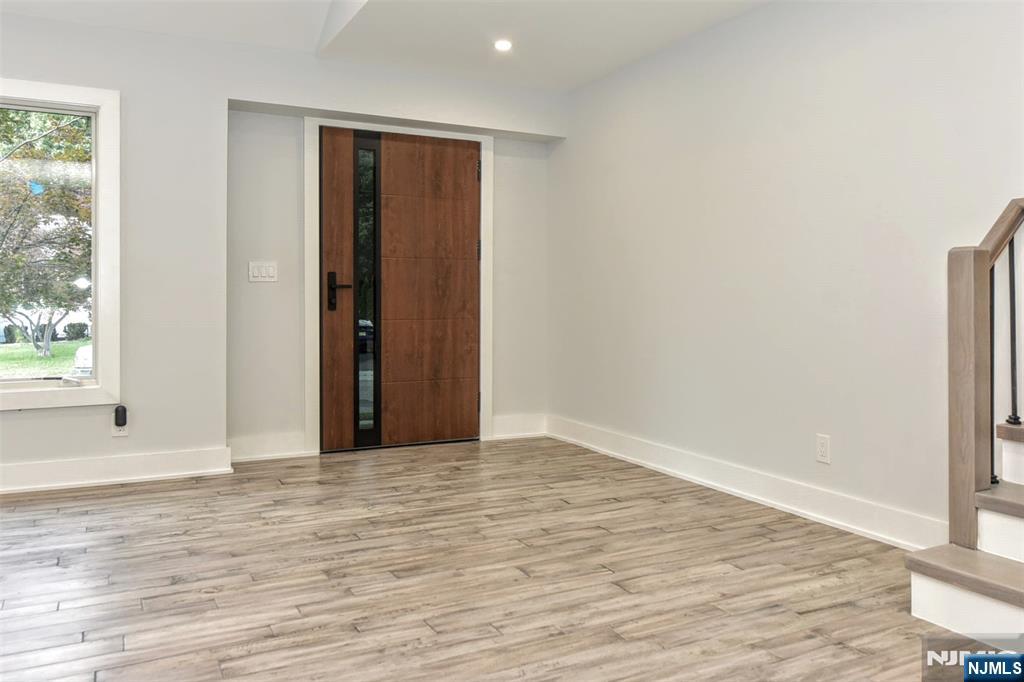 38-28 Brookside Avenue - Photo 3