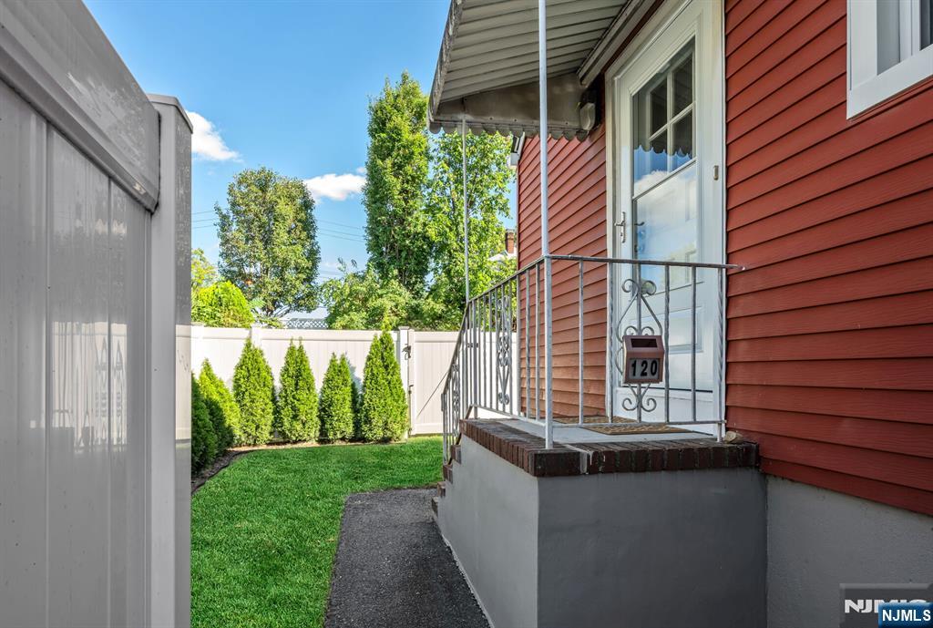 122 Westview Avenue - Photo 2