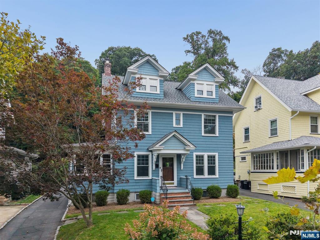 118 Essex Avenue - Photo 1