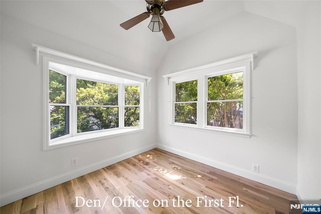 572 Ridgeland Terrace - Photo 4