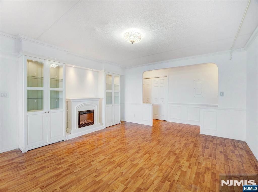 Photo 4 of House for sale at 250 Gorge Rd #9i, Cliffside Park, NJ 07010 | MLS# 26035656 | Listing updated on 2026-10-08