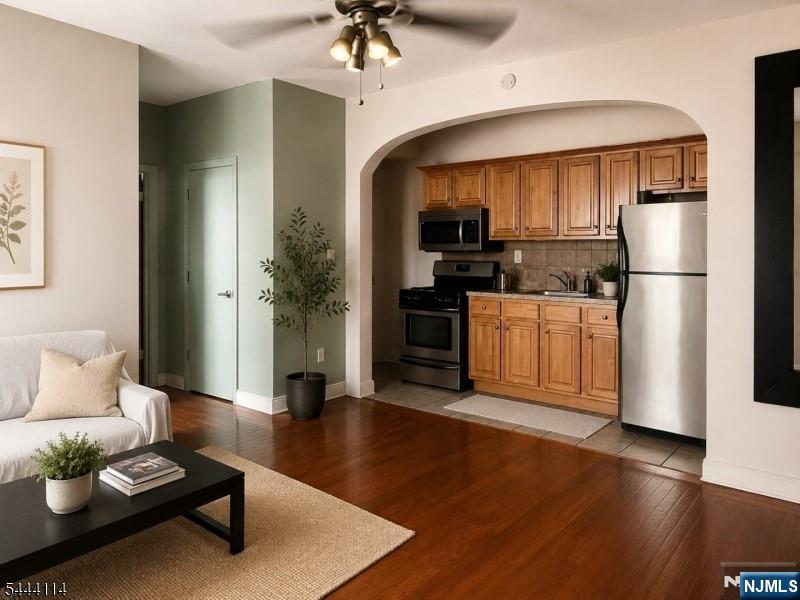5 Pomona Avenue 4A - Photo 1