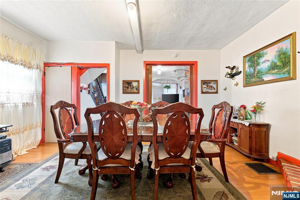 28 Lincoln Street - Photo 5