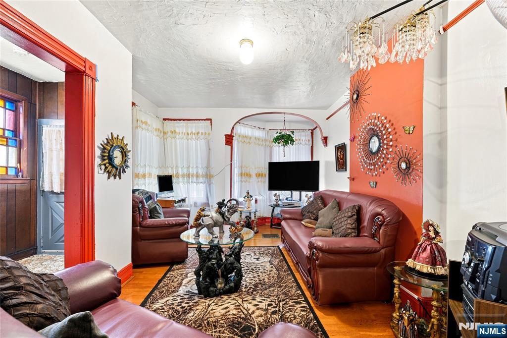 26 Lincoln Street - Photo 2