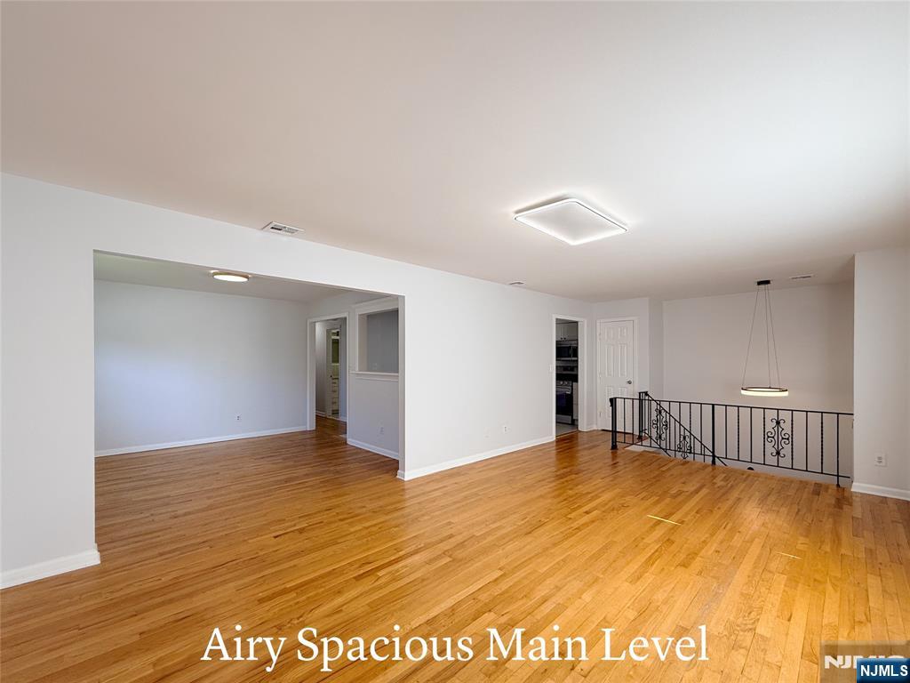 217 Rockland Avenue - Photo 2