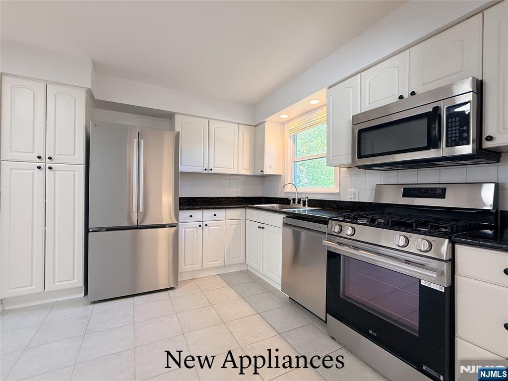 217 Rockland Avenue - Photo 5