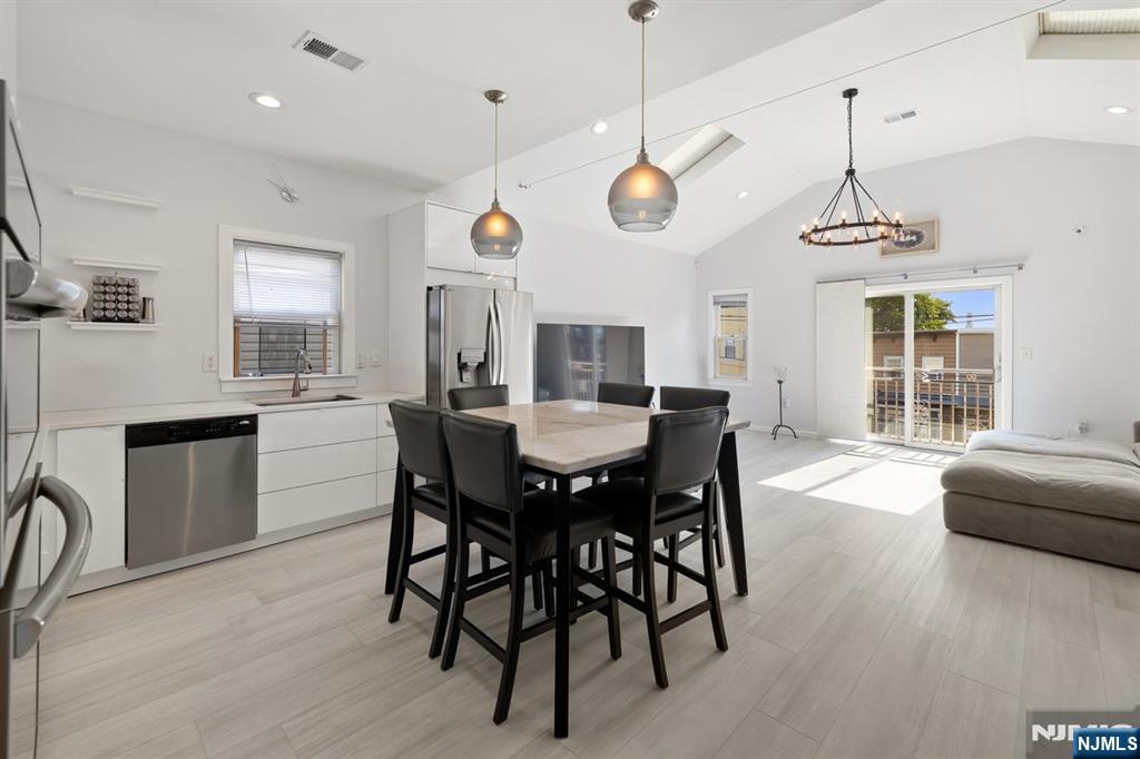 231 Hancock Avenue 2 - Photo 2