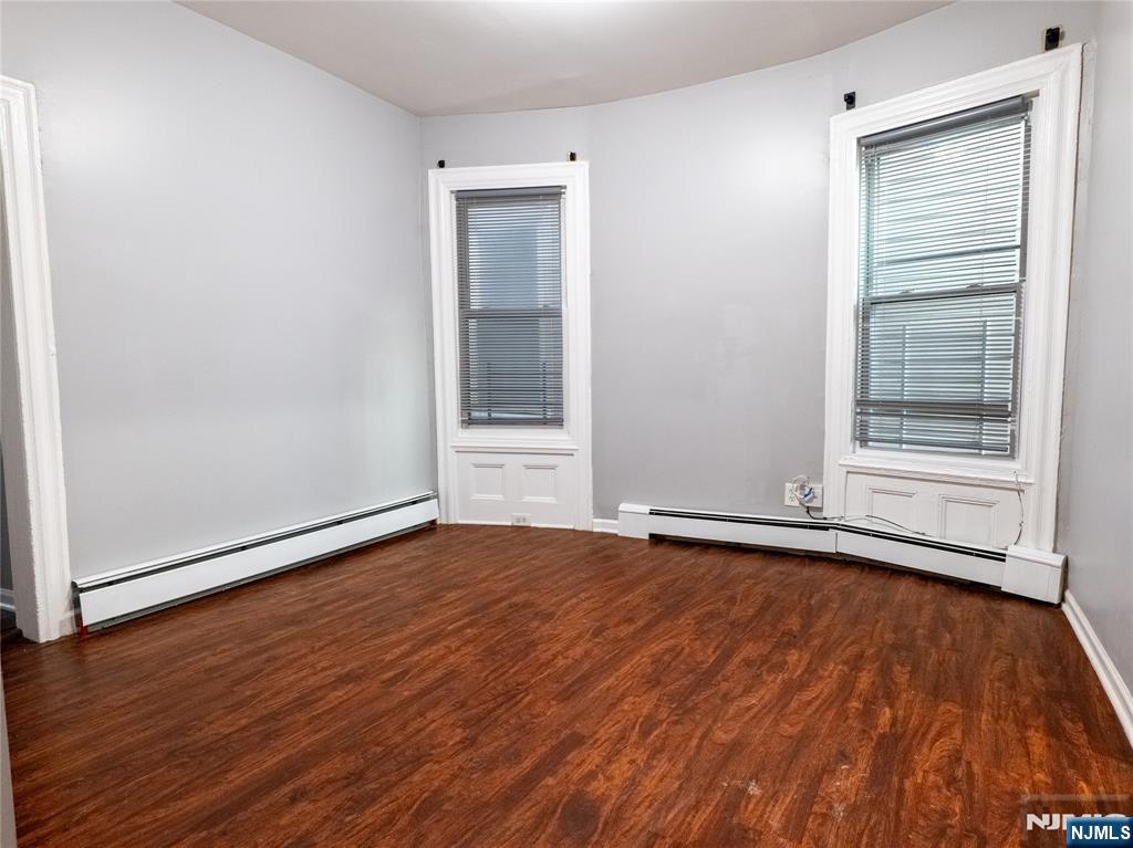 87 2nd Street - Photo 3