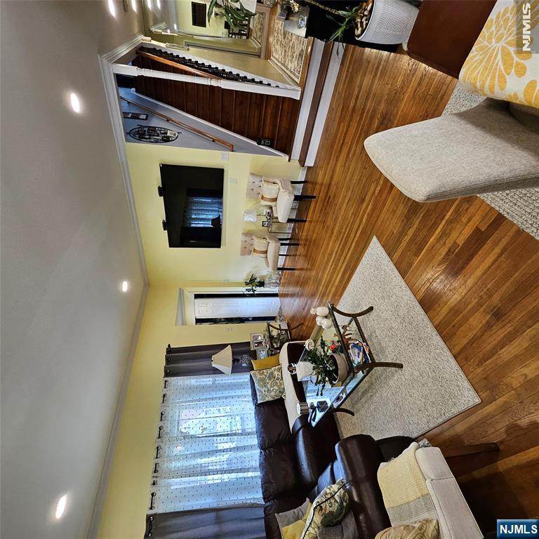 136 Isabelle Street - Photo 2