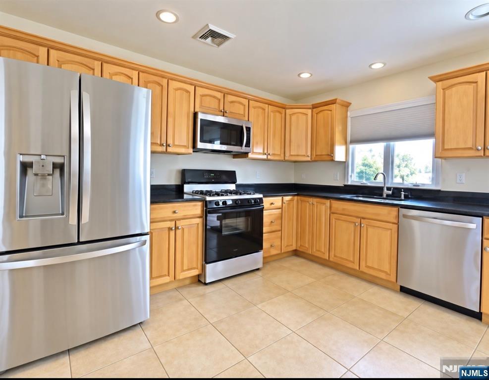 85 Lincoln Street B - Photo 4