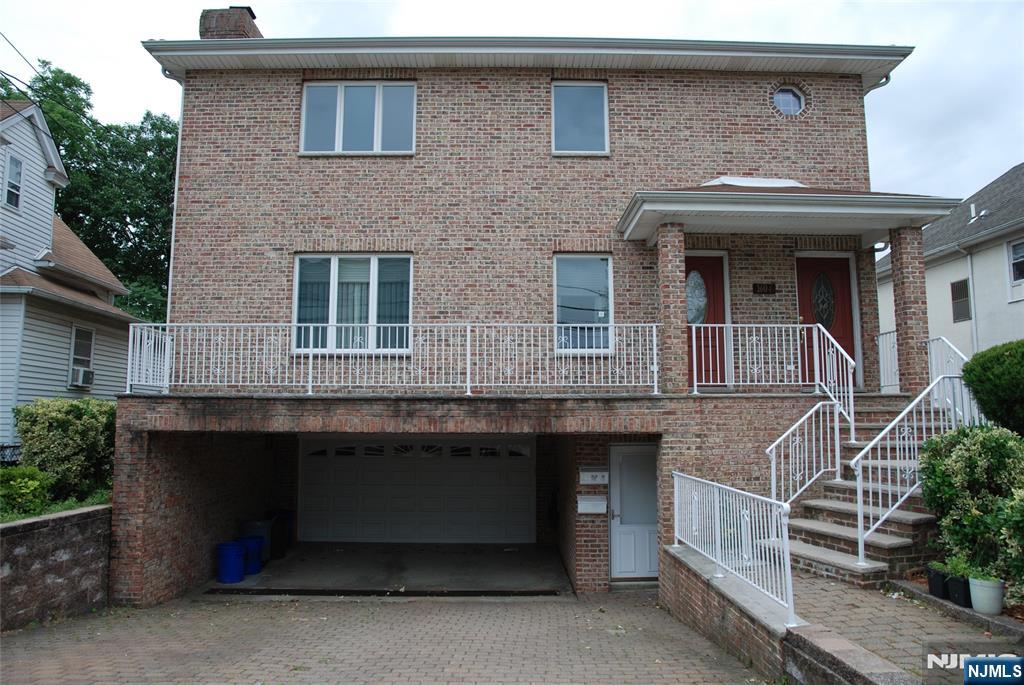 1604 John Street 1 - Photo 1