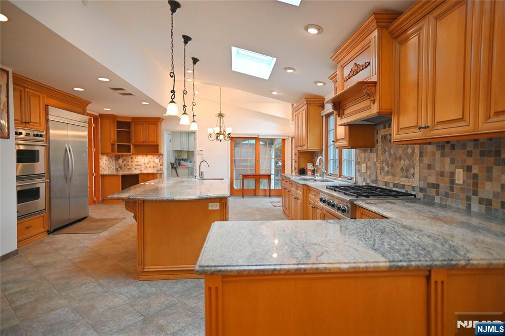 1033 Harvard Place - Photo 2