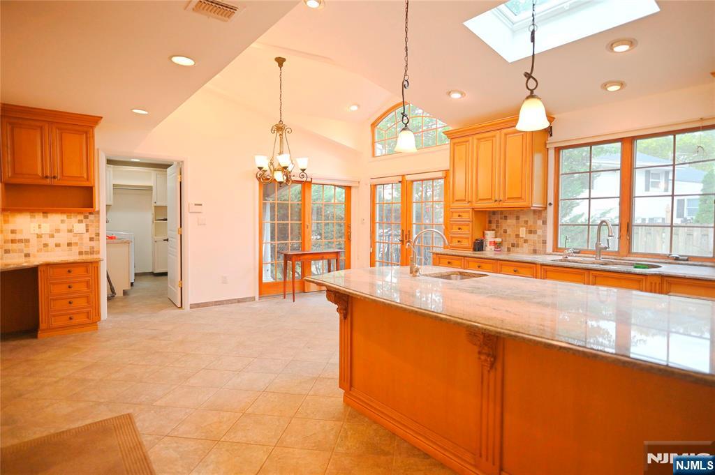 1033 Harvard Place - Photo 3