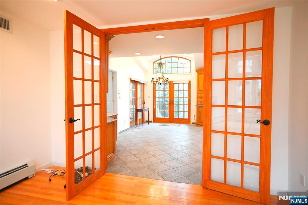 1033 Harvard Place - Photo 5