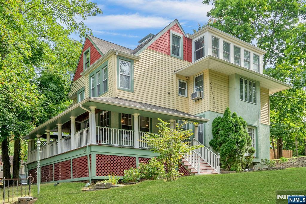 204 Vose Avenue - Photo 1