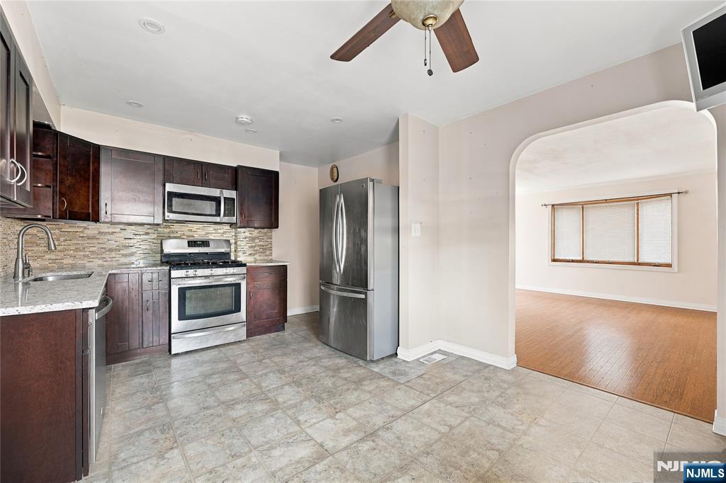 18 Memphis Avenue - Photo 4