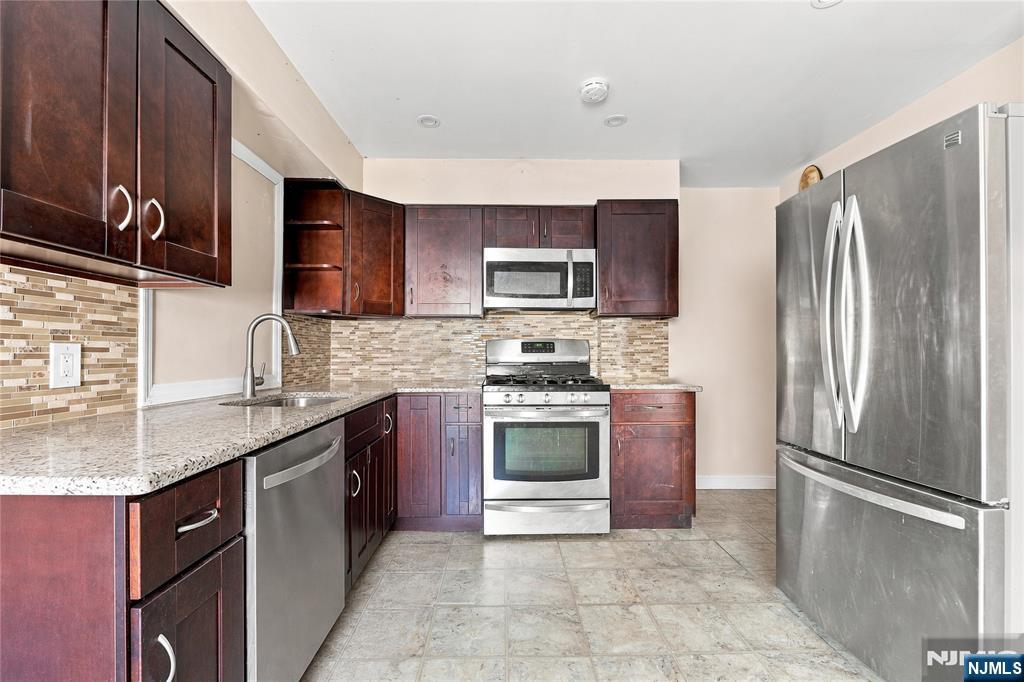 18 Memphis Avenue - Photo 5