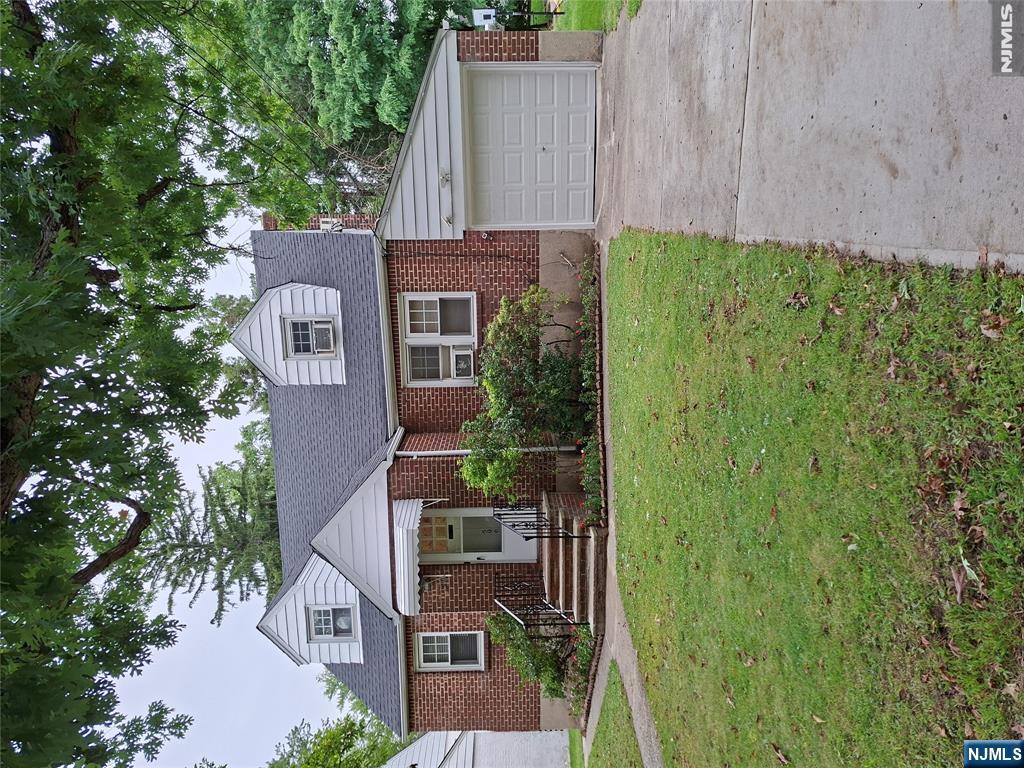 596 Broad Avenue - Photo 1