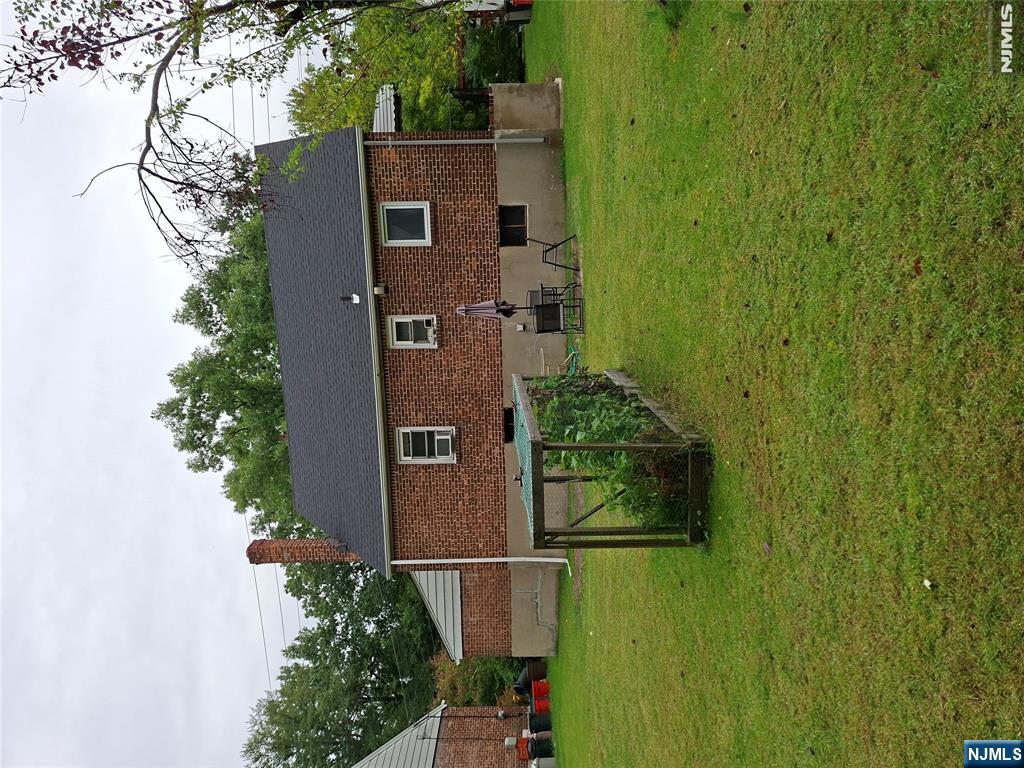 596 Broad Avenue - Photo 2