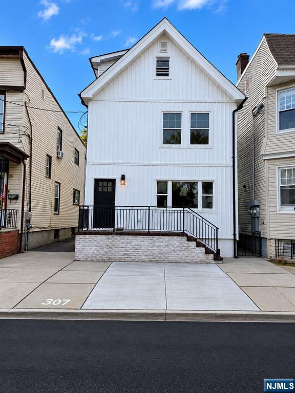 307 Ann Street - Photo 1