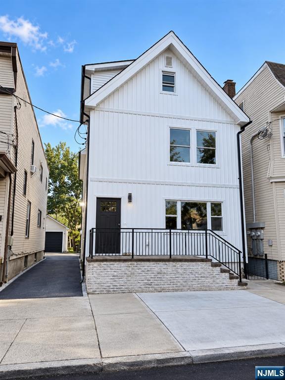 307 Ann Street - Photo 2
