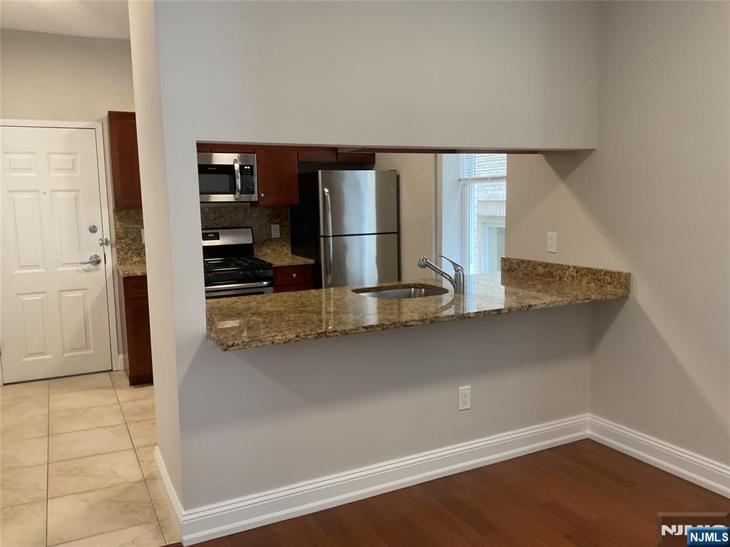 375 Undercliff Avenue 5 - Photo 2