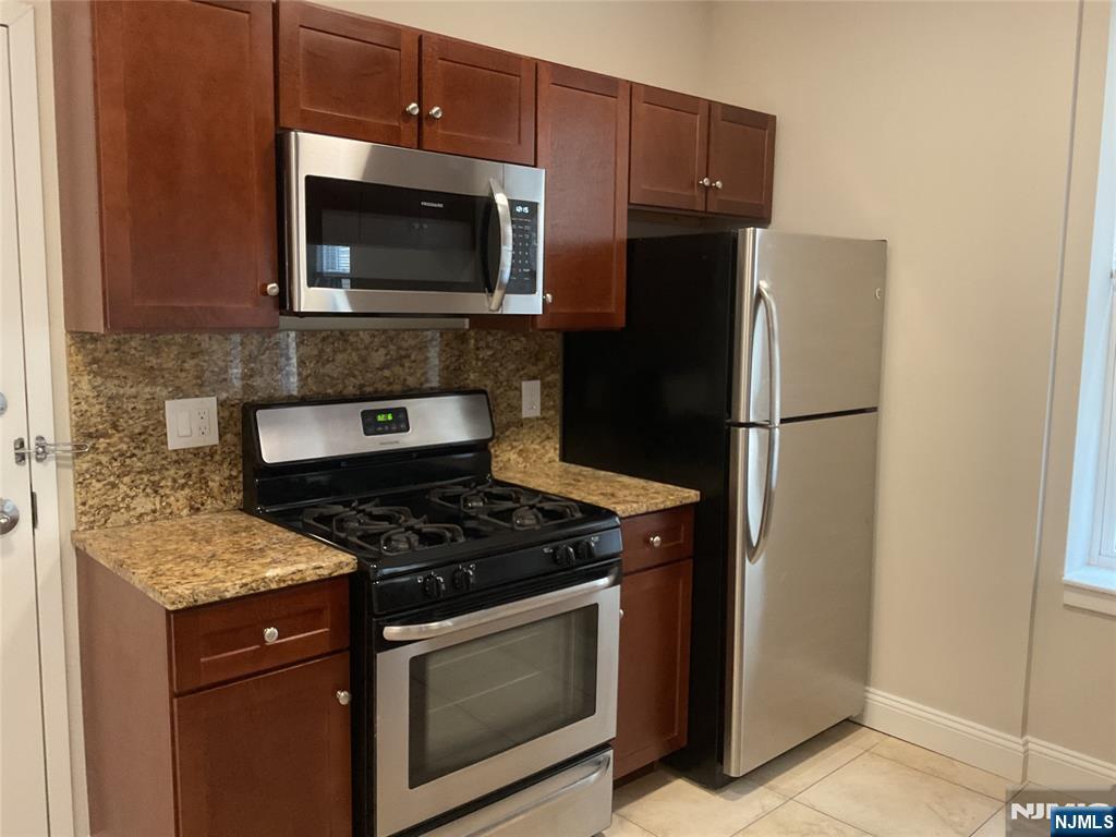 375 Undercliff Avenue 5 - Photo 5