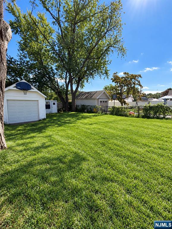 693 Chestnut Avenue - Photo 3