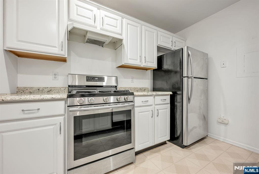 1140 Stafford Street - Photo 8