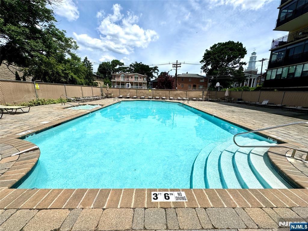 2185 Lemoine Avenue 6P - Photo 2