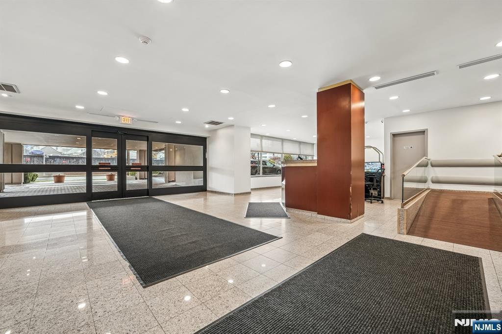 2185 Lemoine Avenue 6P - Photo 4