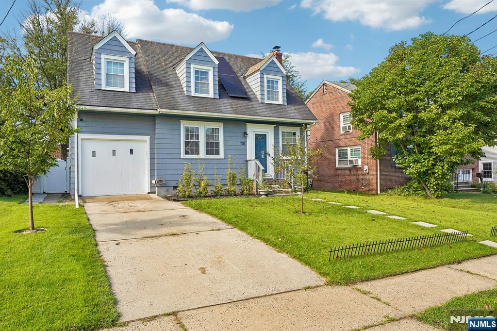731 Mayflower Avenue - Photo 1