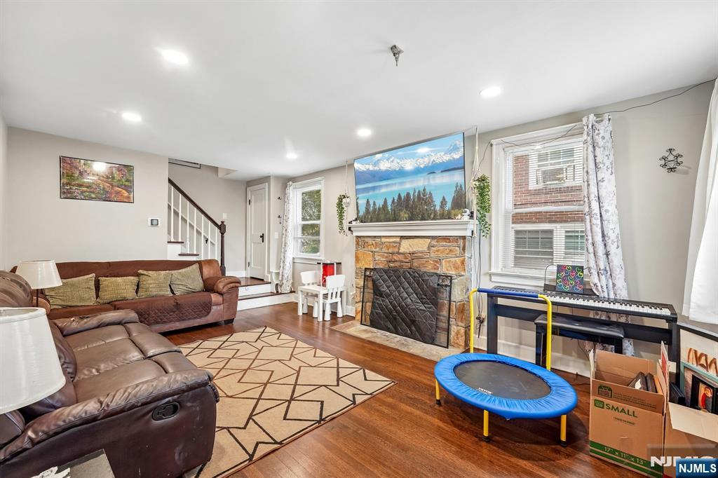 731 Mayflower Avenue - Photo 4