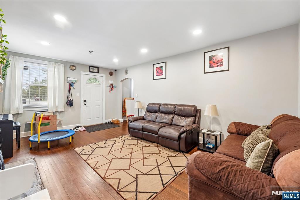 731 Mayflower Avenue - Photo 5
