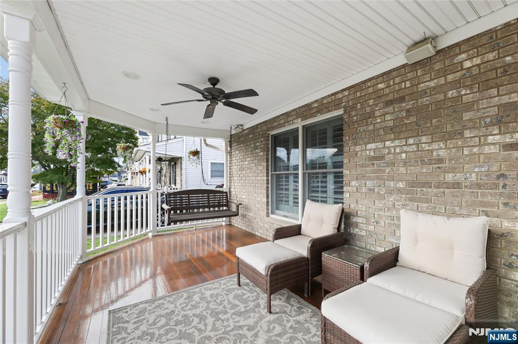 599 Oak Avenue - Photo 4