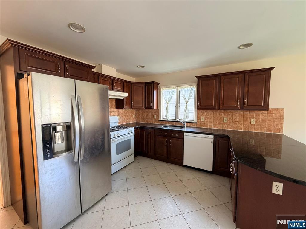 843 Pleasantview Terrace 2 - Photo 5