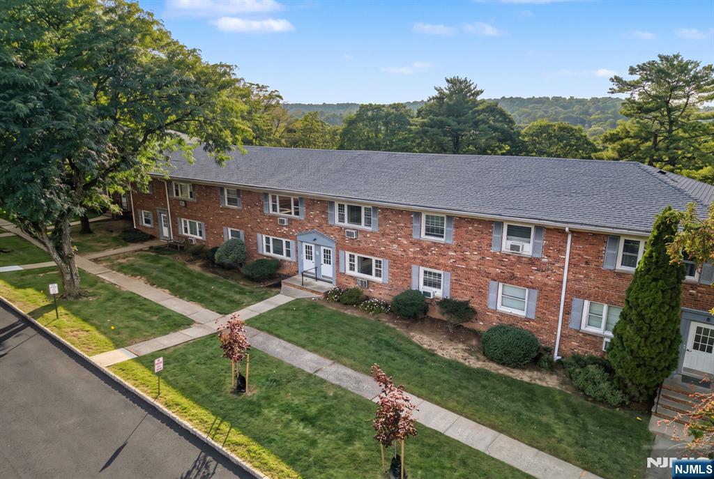 39 Wedgewood Drive 111 - Photo 1