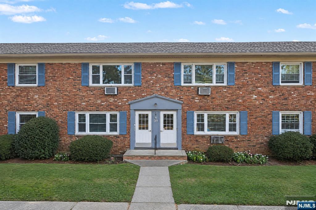 39 Wedgewood Drive 111 - Photo 2