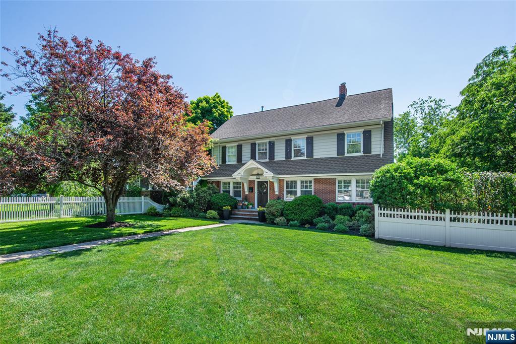 331 Grove Street - Photo 3
