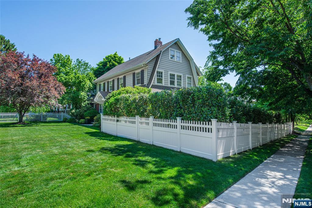 331 Grove Street - Photo 4