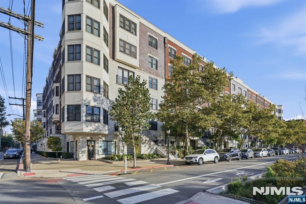1200 Grand Street 510 - Photo 1