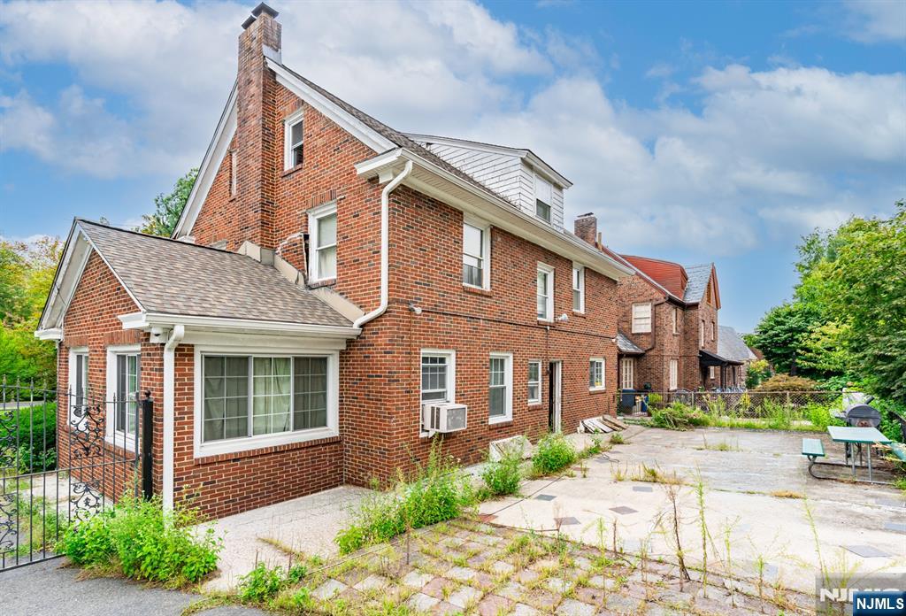 523-525 Lake